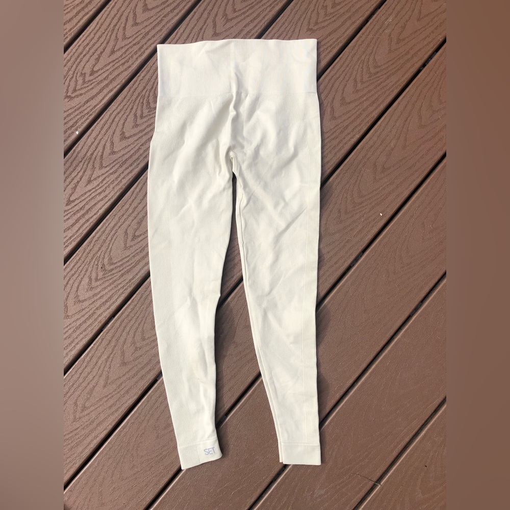 Set Active Leggings, in Sculptform. Oatmilk